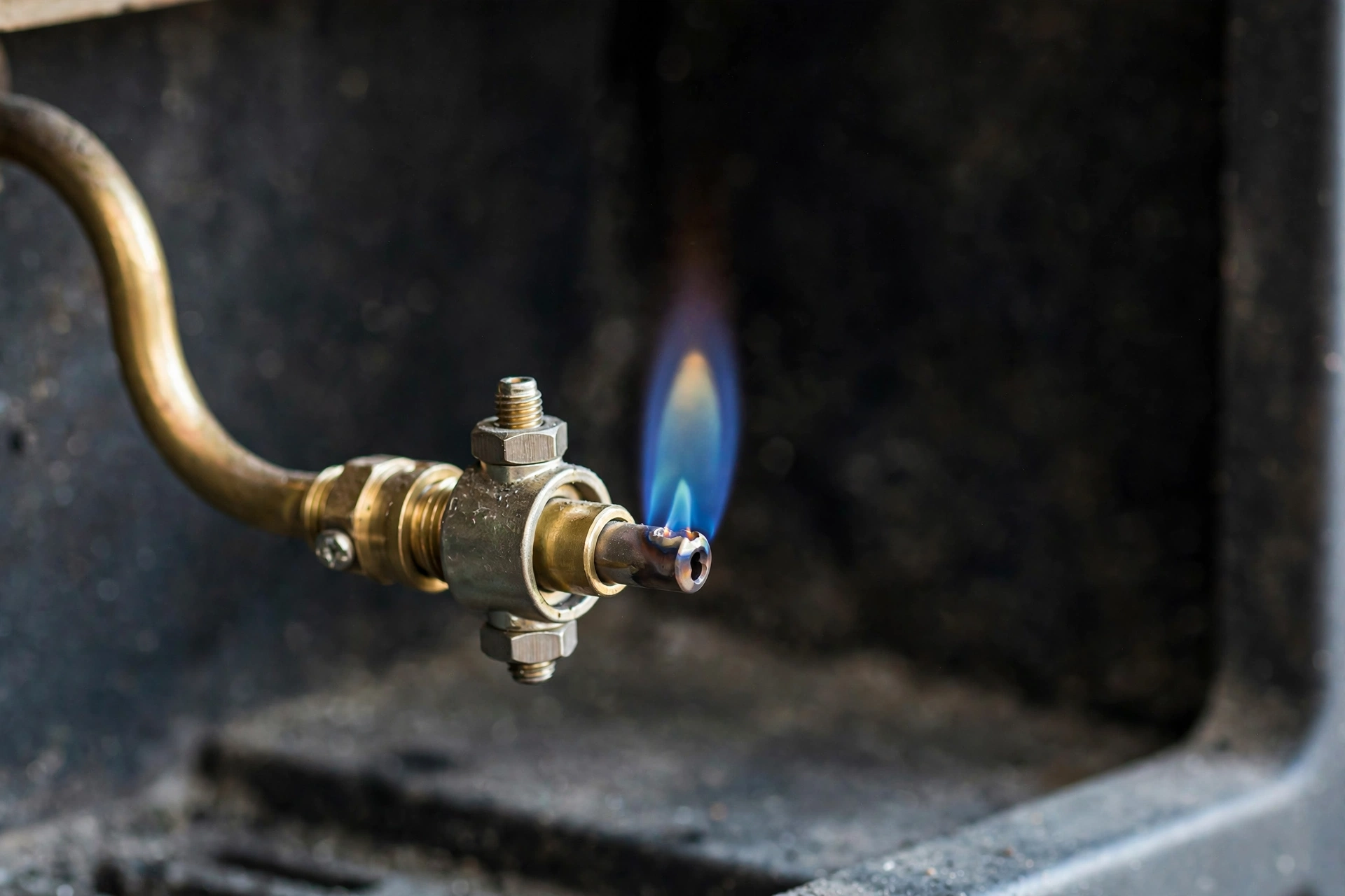 Gas Fireplace Pilot Light Won’t Stay Lit: What to Check